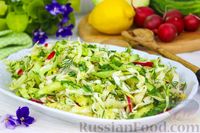 Фото приготовления рецепта: Салат из молодой капусты с огурцом и редисом - шаг №6
