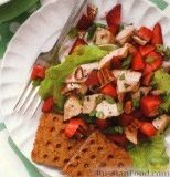 Рецепт Куриный салат с клубникой