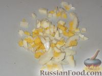 Фото приготовления рецепта: Кальмары, фаршированные рисом, луком и яйцом - шаг №7