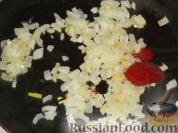 Фото приготовления рецепта: Кальмары, фаршированные рисом, луком и яйцом - шаг №5