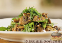 Фото приготовления рецепта: Теплый грибной салат - шаг №11