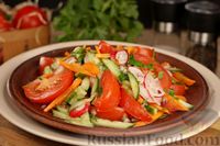 Фото к рецепту: Салат из огурцов, помидоров, моркови и редиса
