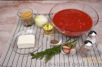 Фото приготовления рецепта: Томатный суп с булгуром и фетой - шаг №1