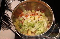 Фото приготовления рецепта: Суп минестроне с фасолью, вермишелью и беконом - шаг №9