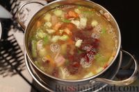 Фото приготовления рецепта: Суп минестроне с фасолью, вермишелью и беконом - шаг №13