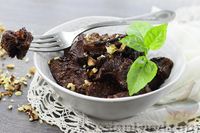Фото к рецепту: Говядина, тушенная с черносливом и грецкими орехами