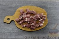 Фото приготовления рецепта: Говядина, тушенная с черносливом и грецкими орехами - шаг №5