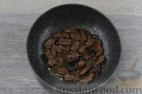 Фото приготовления рецепта: Говядина, тушенная с черносливом и грецкими орехами - шаг №13