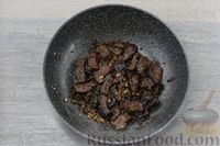 Фото приготовления рецепта: Говядина, тушенная с черносливом и грецкими орехами - шаг №15