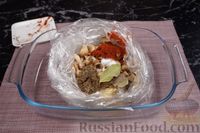 Фото приготовления рецепта: Картошка с грибами и сметаной, запечённая в рукаве - шаг №10