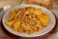 Фото приготовления рецепта: Картошка с грибами и сметаной, запечённая в рукаве - шаг №13