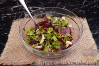 Фото приготовления рецепта: Салат из свёклы, щавеля и яиц - шаг №8