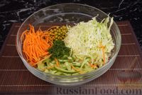 Фото приготовления рецепта: Салат из молодой капусты, огурцов, моркови и горошка - шаг №7