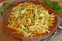 Фото приготовления рецепта: Салат из молодой капусты, огурцов, моркови и горошка - шаг №11