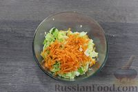 Фото приготовления рецепта: Овощная запеканка с капустой и картошкой - шаг №3