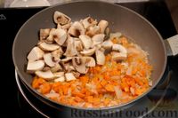 Фото приготовления рецепта: Овощное рагу с рисом, кабачками и грибами - шаг №5