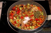 Фото приготовления рецепта: Овощное рагу с рисом, кабачками и грибами - шаг №8