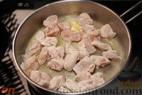 Фото приготовления рецепта: Фрикасе из курицы с грибами - шаг №4