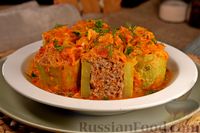 Фото к рецепту: Кабачки, фаршированные мясом и рисом, тушенные с овощами