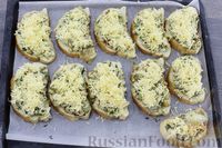 Фото приготовления рецепта: Горячие бутерброды с грибами, салями и сыром - шаг №12