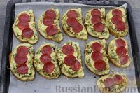 Фото приготовления рецепта: Горячие бутерброды с грибами, салями и сыром - шаг №14