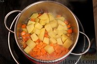 Фото приготовления рецепта: Овощной суп с кабачками, чечевицей и сливками - шаг №4