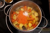 Фото приготовления рецепта: Овощной суп с кабачками, чечевицей и сливками - шаг №5