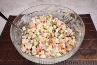 Фото приготовления рецепта: Салат с копчёной курицей и овощами - шаг №14