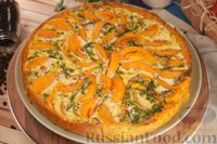 Фото к рецепту: Морковно-кабачковый киш с курицей, помидорами и сыром