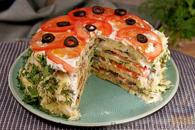Кабачковый торт с грибным соусом, помидорами и сыром : Закуски и бутерброды