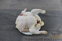 Фото приготовления рецепта: Курица, фаршированная молодым картофелем (в духовке) - шаг №5