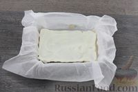 Фото приготовления рецепта: Торт из вафель, с клубникой, сметаной и орехами - шаг №5