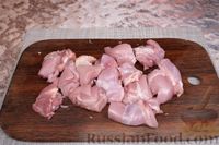 Фото приготовления рецепта: Курица, тушенная с консервированными ананасами - шаг №2