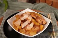 Фото приготовления рецепта: Курица, тушенная с консервированными ананасами - шаг №8