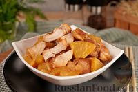 Фото приготовления рецепта: Курица, тушенная с консервированными ананасами - шаг №9