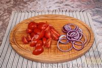 Фото приготовления рецепта: Салат с жареными кабачками, помидорами и семечками - шаг №5