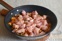Фото приготовления рецепта: Запеканка с курицей, грибами и цукини - шаг №6