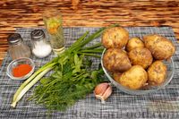 Фото приготовления рецепта: Молодая картошка, запечённая в рукаве - шаг №1