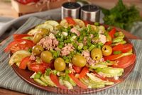 Фото приготовления рецепта: Салат с тунцом, кабачками, помидорами и оливками - шаг №13