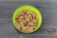 Фото приготовления рецепта: Куриное филе, тушенное в томатно-сливочном соусе - шаг №4