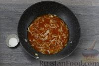 Фото приготовления рецепта: Куриное филе, тушенное в томатно-сливочном соусе - шаг №11