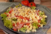 Фото к рецепту: Салат с помидорами, беконом и моцареллой