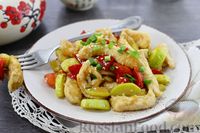Фото к рецепту: Курица, жаренная с овощами в соевом соусе
