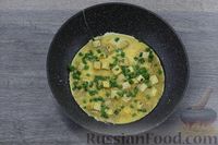 Фото приготовления рецепта: Омлет с тофу и соевым соусом - шаг №8