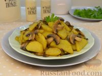 Фото к рецепту: Жареная картошка с грибами и соевым соусом