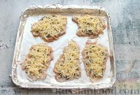 Фото приготовления рецепта: Филе индейки с грибами и сыром, в духовке - шаг №8
