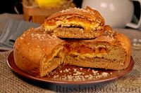 Фото к рецепту: Закрытый песочный пирог на кефире, с курагой и орехами