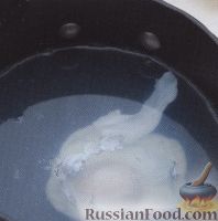 Фото приготовления рецепта: Бургеры с ветчиной и яйцами пашот - шаг №1