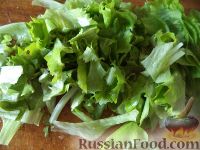 Фото приготовления рецепта: Салат из свежих овощей с брынзой - шаг №9