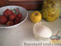 Фото приготовления рецепта: Компот из клубники с лимоном и яблоками - шаг №1